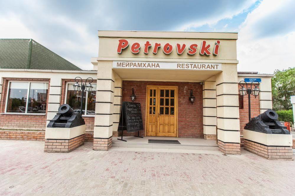Chagala Atyrau Hotel Eksteriør bilde