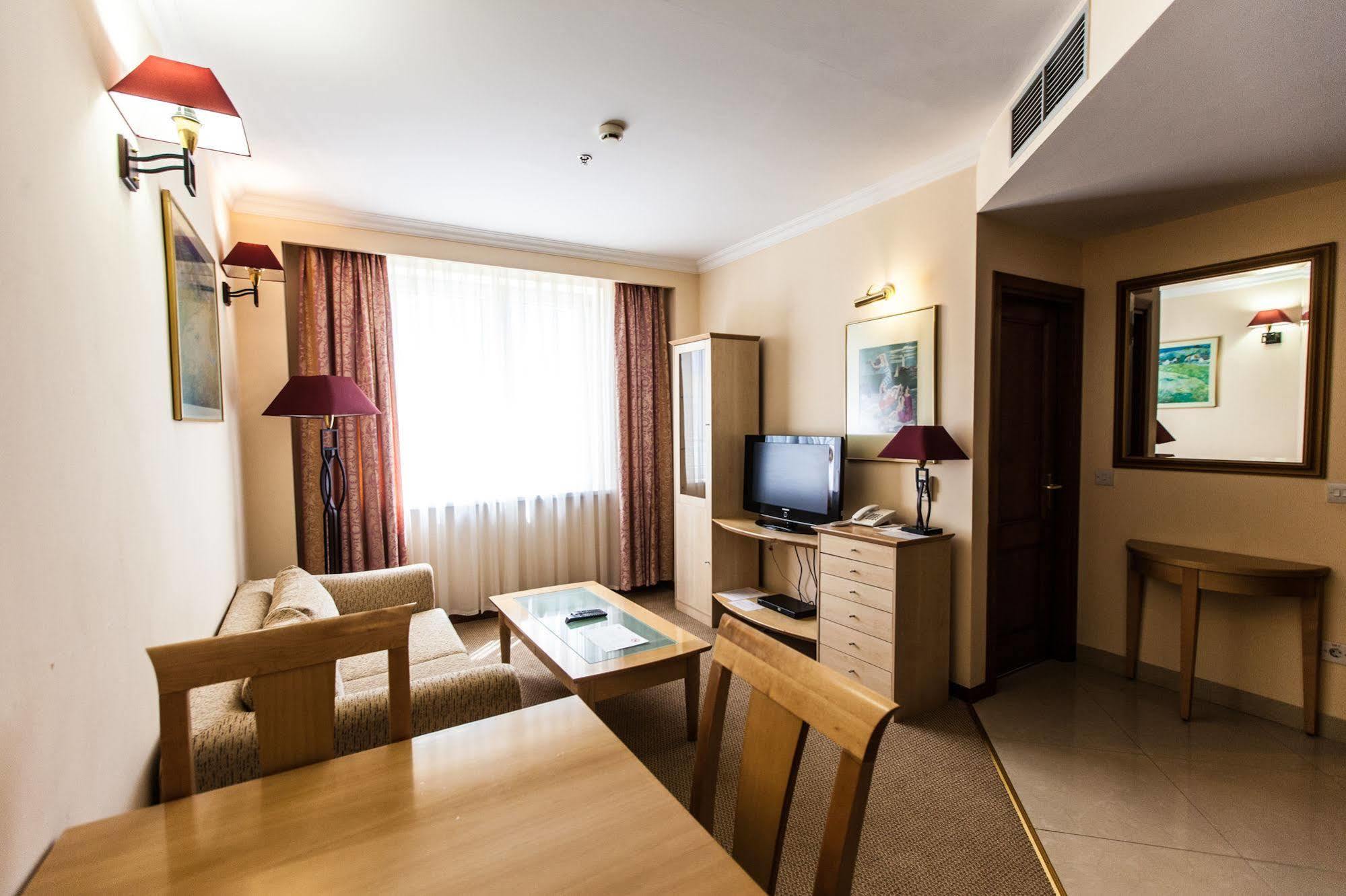 Chagala Atyrau Hotel Eksteriør bilde