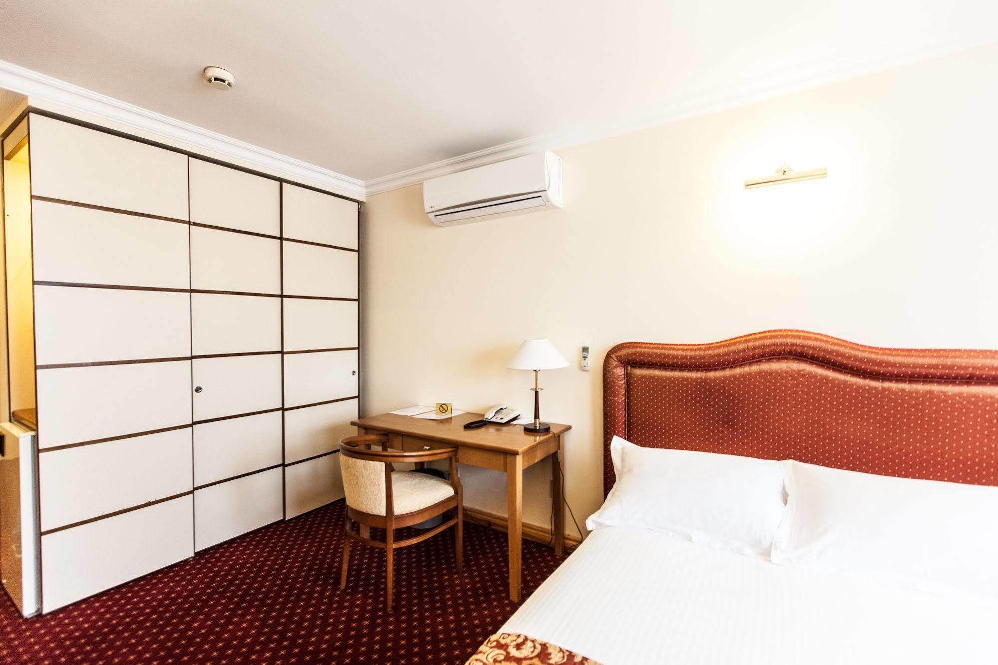 Chagala Atyrau Hotel Eksteriør bilde